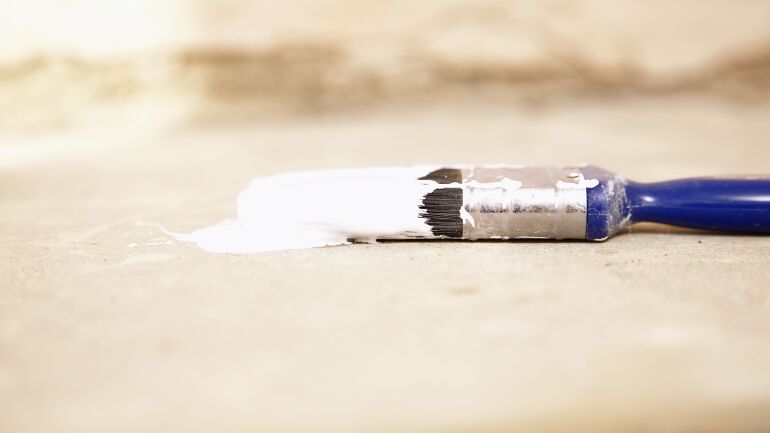 Innvendig maling av lister og detaljer.